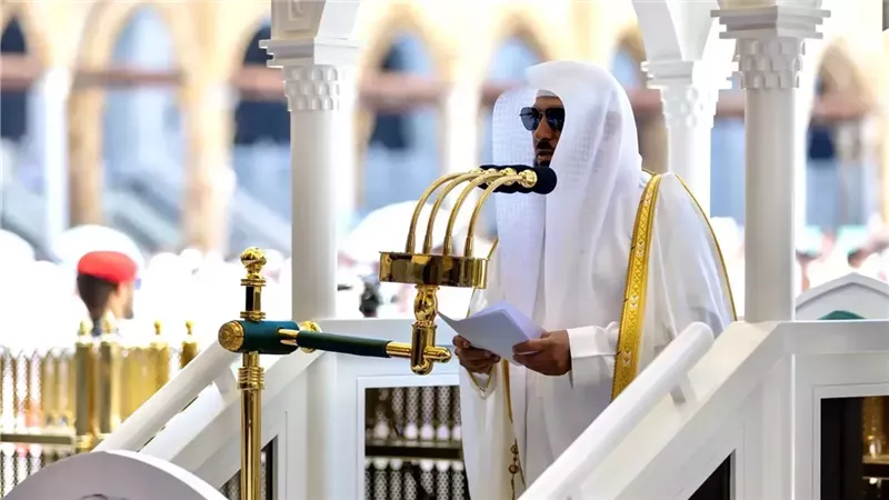 اسم الله الأعظم.. إمام المسجد الحرام يوضح سر «الحي القيوم»