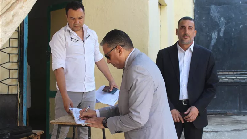 مدير تعليم الجيزة يتابع امتحانات الدور الثاني وكنترولات الإعدادية