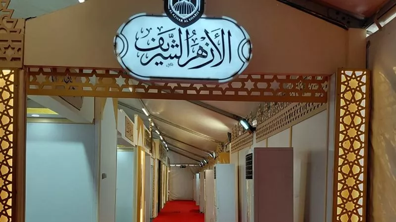 رحلة شيخ الأزهر تخطف الأنظار 