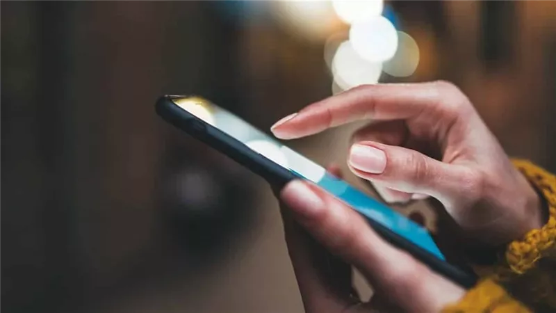 طريقة تخفيف ألم الإبهام بسبب التصفح على الهاتف؟