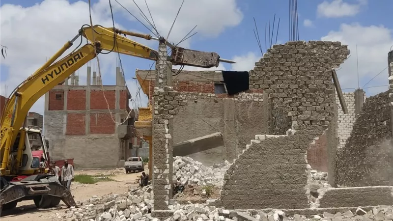 محافظ الإسكندرية: إزالة تعديات ومبانٍ مخالفة في المهد خلال حملات مكثفة  