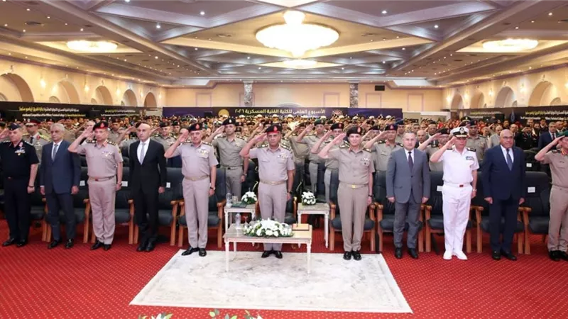 وزير الدفاع يشهد فعاليات اليوم العلمي للكلية الفنية العسكرية.. صور وفيديو