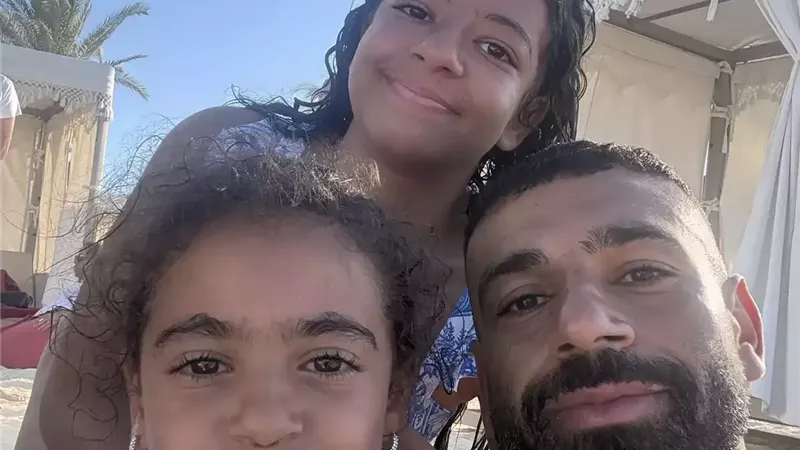 من المستطيل الأخضر إلى دفء الأسرة|محمد صلاح يشارك جمهوره لحظاته الخاصة