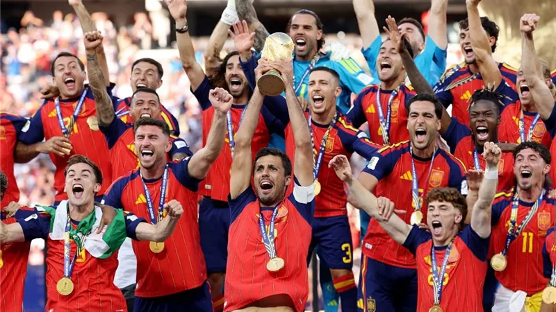 الجدار الحديدي يقود إسبانيا لمجد المونديال