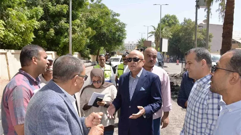 محافظ الأقصر يتفقد مشروعات تطوير البنية التحتية بالمدينة