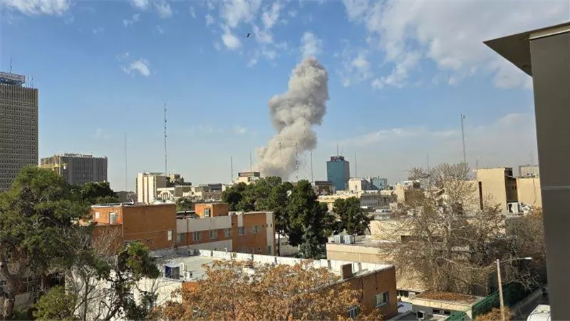 دوي انفجارات في بندر عباس وقشم وتشابهار وكنارك بإيران