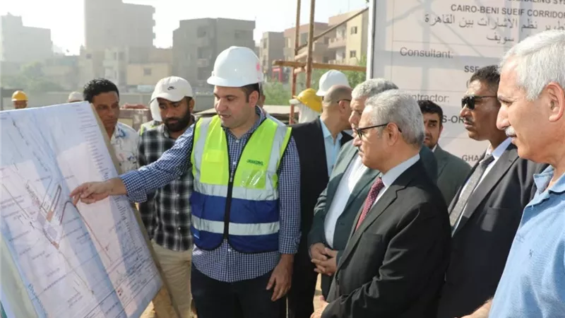 محافظ بني سويف يتابع تطوير المزلقانات ضمن مشروع تحديث إشارات السكة الحديد