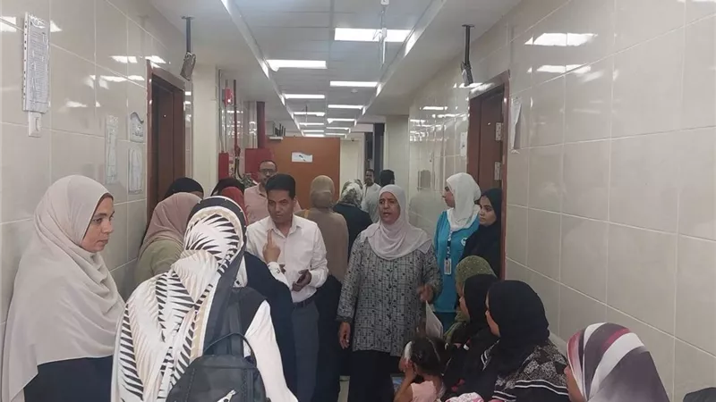 وكيل وزارة الصحة بالأقصر يختتم فعاليات قافلة الصحة الإنجابية بأرمنت