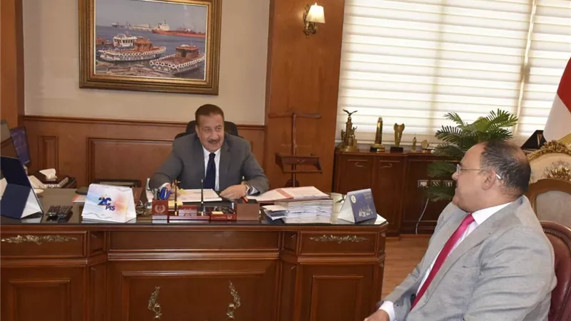 محافظ بورسعيد يستقبل مدير 