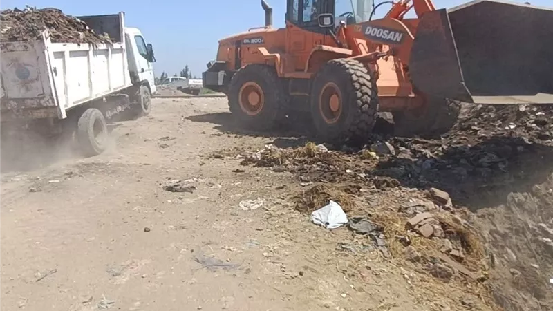بيلا تواصل حملاتها للنظافة.. رفع 40 طنًا من المخلفات بالكوم الطويل