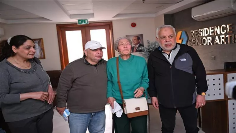 بعد إصابتها بجلطة دماغية.. أشرف زكي يكشف تطورات الحالة الصحية لفادية عكاشة
