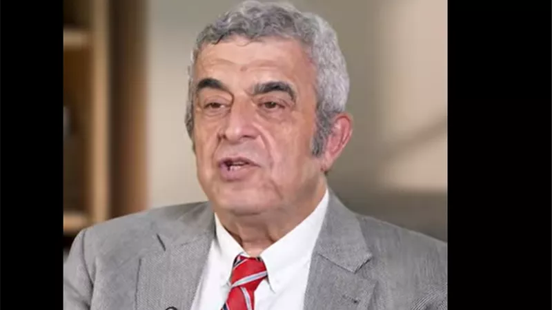  إيهاب الخراط: نشأت بين آلاف الكتب و«المجتمع العلاجي» رسم رسالتي في الطب