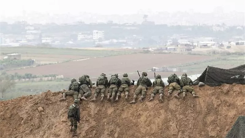 الاحتلال يحاصر غزة بالسواتر الترابية والأسمنتية.. ومخاوف من تقسيم القطاع