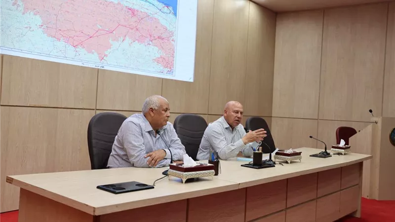 وزير النقل يبحث مع مشايخ مطروح تطوير السكة الحديد وتشغيل أتوبيسات جديدة