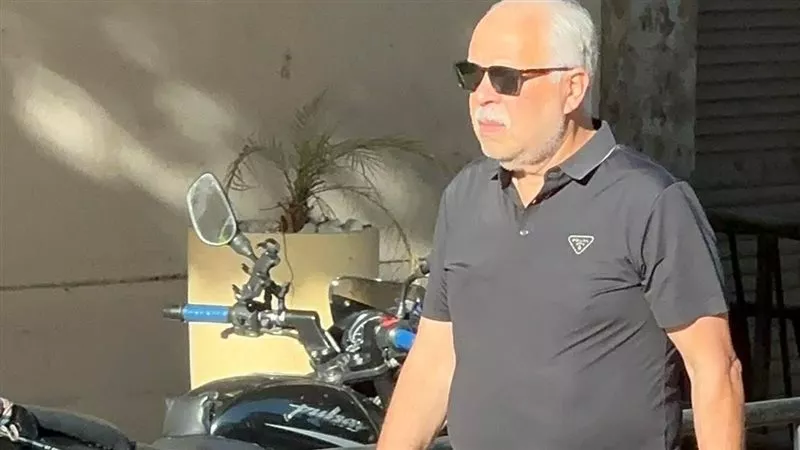 الدكتور أشرف زكي أول الحاضرين في عزاء الموسيقار هاني شنودة