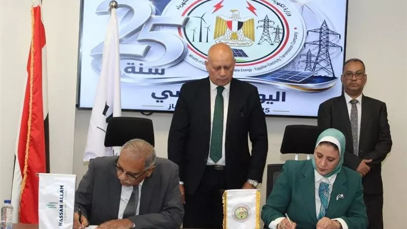 «المصرية لنقل الكهرباء» توقع عقد إنشاء محطة محولات ميناء دمياط