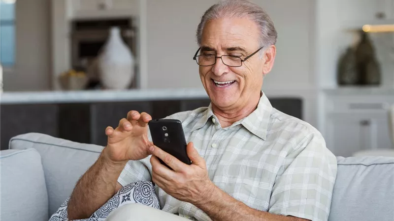 5 خطوات تجعل الهاتف أسهل لكبار السن