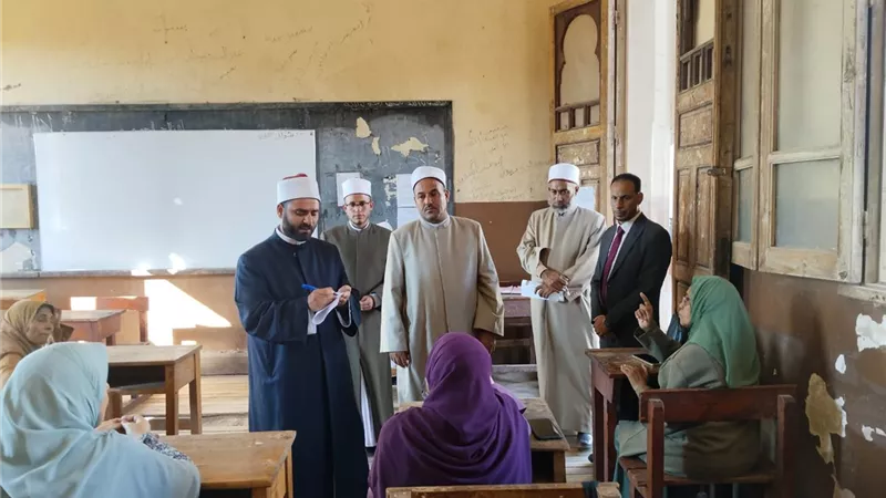لجنة مشتركة من الجامع الأزهر وقطاع المعاهد تتفقد سير الدراسة بالأروقة