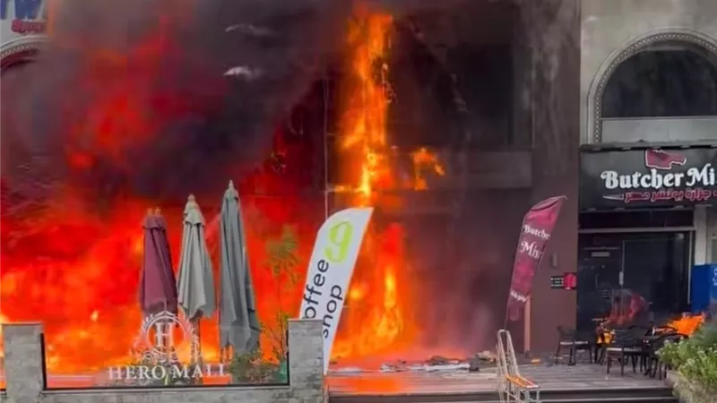إندلاع حريق داخل محل تجاري بالشيخ زايد