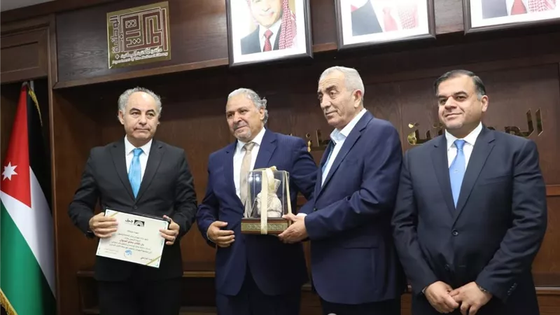  مفلح العدوان يفوز بجائزة مهرجان جرش للنص المسرحي