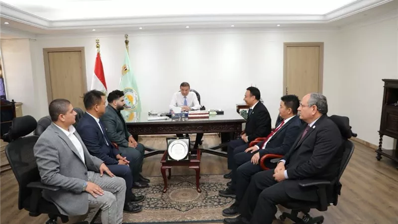 وزير الزراعة يبحث مع ممثلي