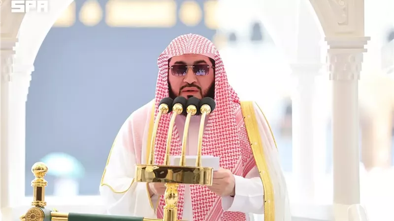 خطيب المسجد الحرام:الفتنة في الدين أعظم المصائب وليست قلة الأموال