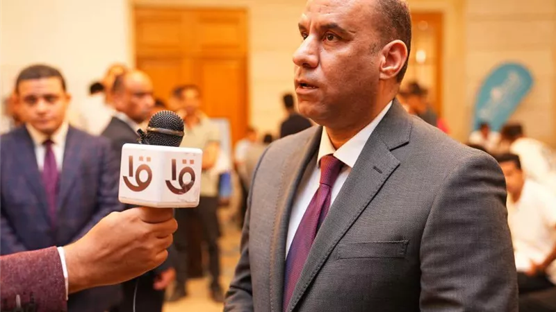 وزير العمل ومحافظ البحر الأحمر يفتتحان ملتقى التوظيف بالغردقة|صور