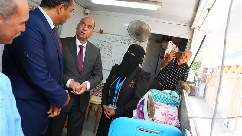 وزير العمل ومحافظ البحر الأحمر يختتمان الجولة بتفقد وحدة التدريب المتنقلة 