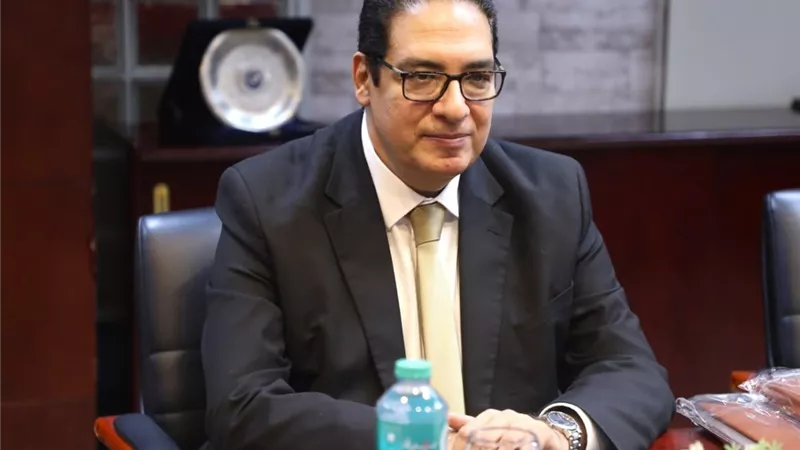 إنجاز طبي لأول مرة.. الشفط الميكانيكي ينقذ أستاذًا جامعيًا داخل قصر العيني