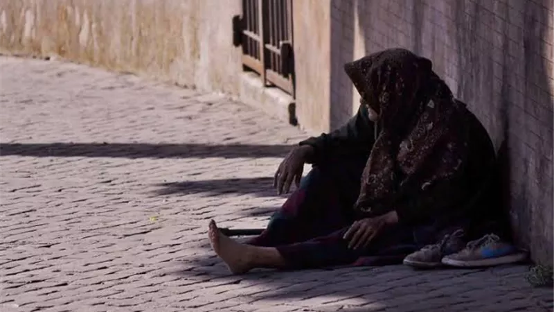 مفاجأة في سوريا.. متسولة تجمع 800 ألف ليرة خلال 3 ساعات