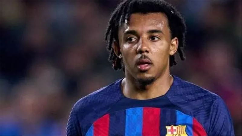 برشلونة يعيد ترتيب دفاعه قبل الموسم الجديد.. كوندي في حسابات فليك