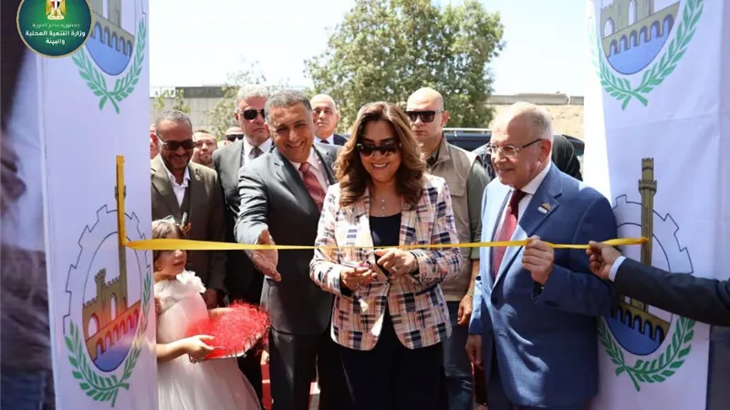 وزيرة التنمية المحلية ومحافظ القليوبية يفتتحان 3 مراكز تكنولوجية بالقناطر 