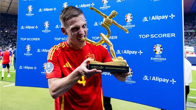 أولمو يرفض اعتذار أيالا بعد أحداث نهائي كأس العالم 2026