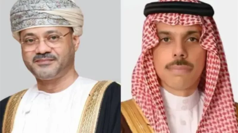 اتصال هاتفي بين وزيري الخارجية السعودي والعماني لبحث تطورات المنطقة