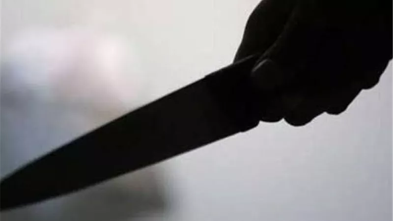 ضربوه بسلاح أبيض..  إصابة طالب بطعنة في الظهر إثر مشاجرة بطما