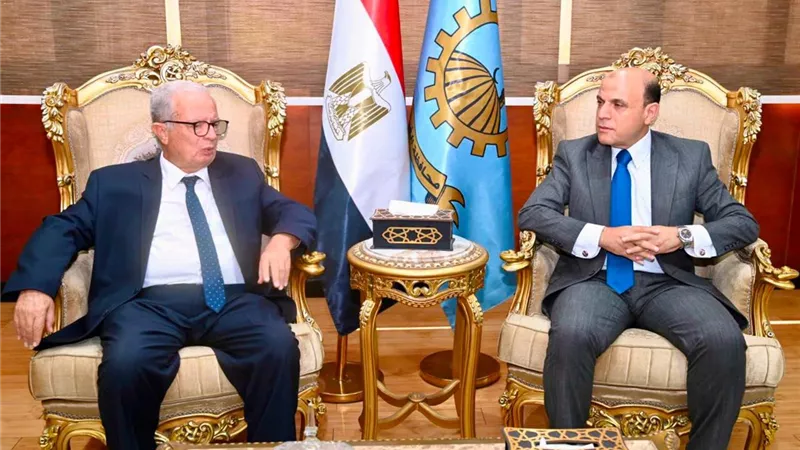 في مستهل زيارته.. نائب رئيس الوزراء للشؤون الاقتصادية يلتقي محافظ الغربية