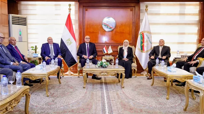 المستشارة هدى أحمد عيسى تستقبل  رئيس هيئة قضايا الدولة لتقديم التهنئة