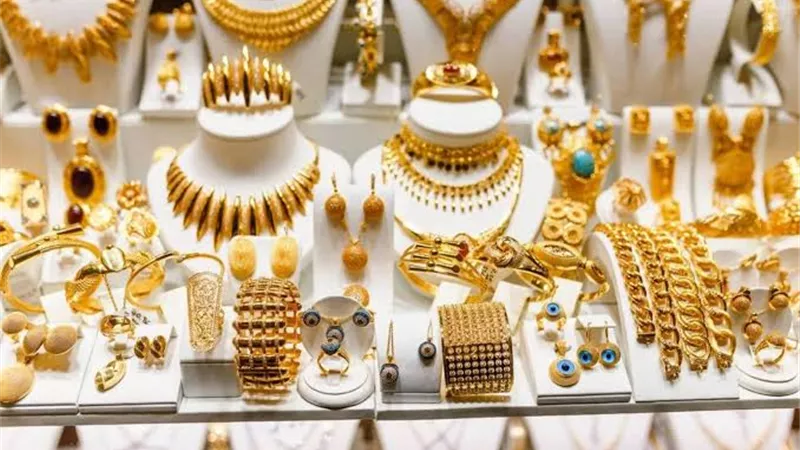 الذهب يحافظ على مكاسبه.. عيار 21 يسجل 6000 جنيه اليوم