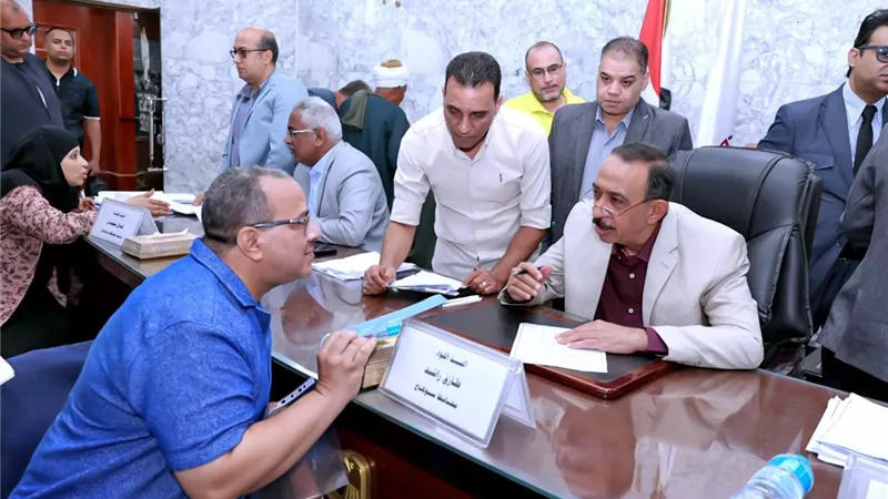 محافظ سوهاج يوجه بسرعة الاستجابة لشكاوى المواطنين وتلبية احتياجاتهم