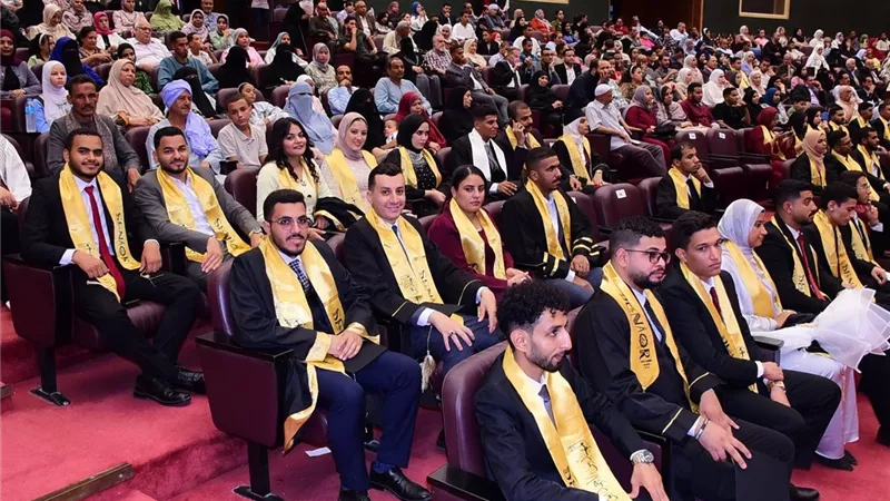 جامعة سوهاج تحتفل بتخريج  دفعه جديدة من مهندسي المستقبل