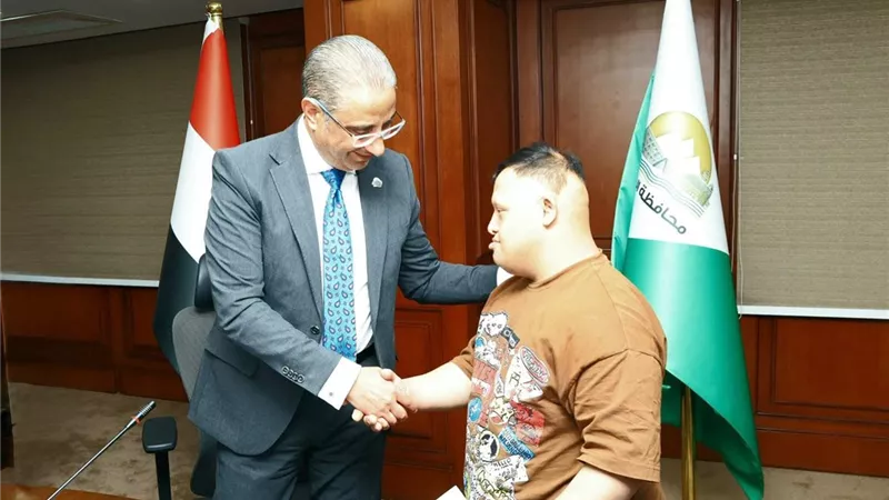 محافظ الجيزة يعقد اللقاء الأسبوعي لبحث شكاوى المواطنين والاستجابة سريعا 