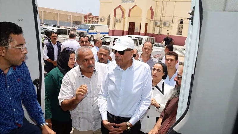 محافظ جنوب سيناء يتابع أداء سيارة المركز التكنولوجي لخدمة مدينة الطور