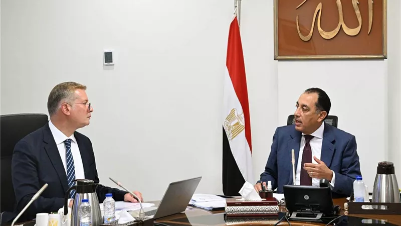 رئيس الوزراء يتابع مع وزير البترول ملفات الإنتاج والاستكشاف وأمن الطاقة