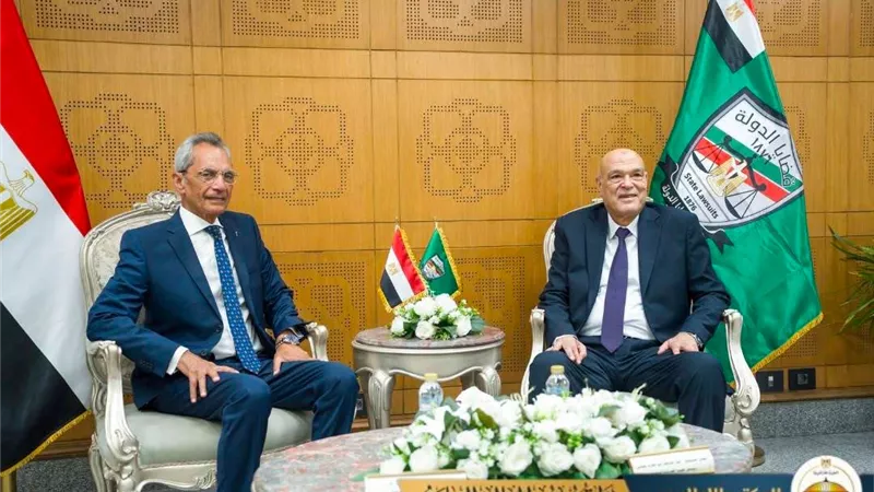 وزير شئون المجالس النيابية يهنئ رئيس هيئة قضايا الدولة ويبحث تعزيز التعاون