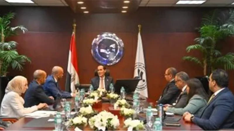 هيئة الاستثمار و«موانئ دبي العالمية» تبحثان فرص التوسع والاستثمار 
