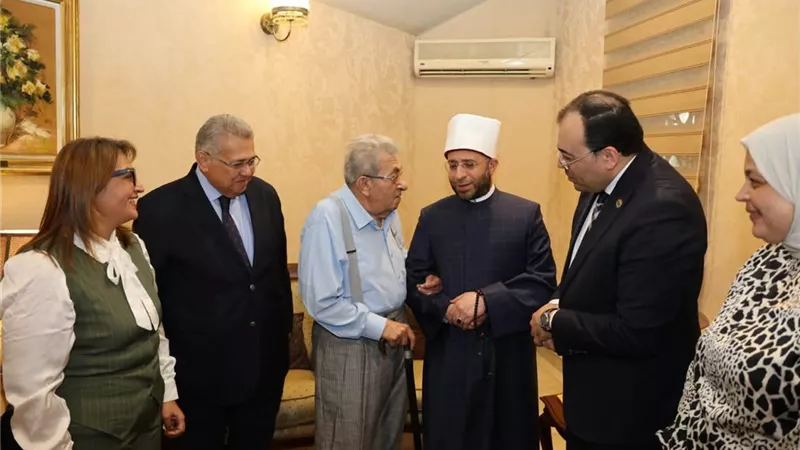 بعد لقاء وزير الأوقاف.. ابنة فاروق فلوكس: أنت عكازي وسبب ستري