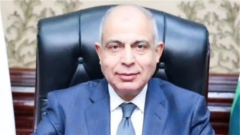 محافظ المنيا يهنئ الطالبة مريم الثانية على الجمهورية في الثانوية العامة