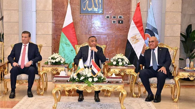 رئيس مدغشقر يزور الهيئة العربية للتصنيع ويشيد بقدراتها التصنيعية 