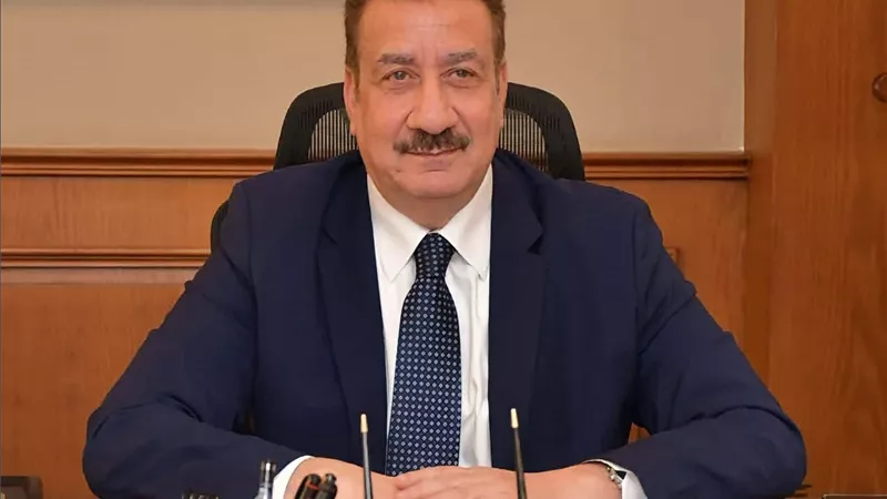 صراصير وذباب.. محافظ بورسعيد يوافق علي إغلاق مطعمين لمخالفات صحية كبرى