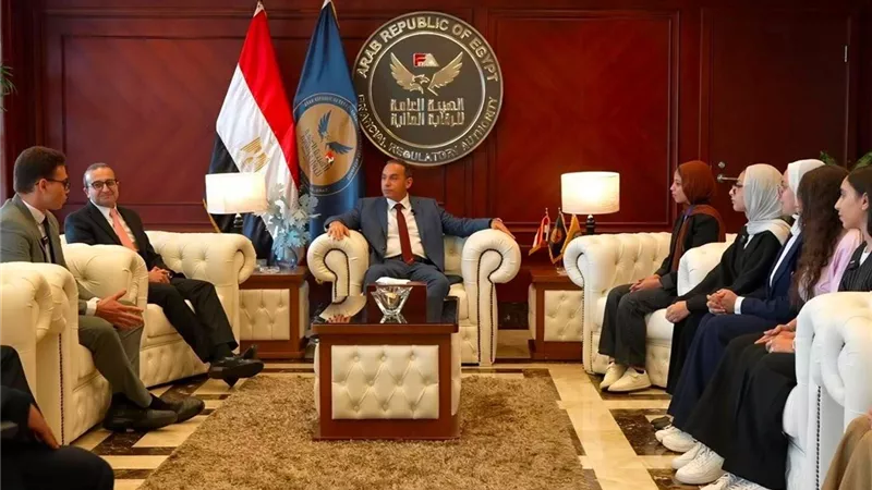  رئيس الرقابة المالية يستقبل الطلاب المميزين في منحة التدريب الصيفي 
